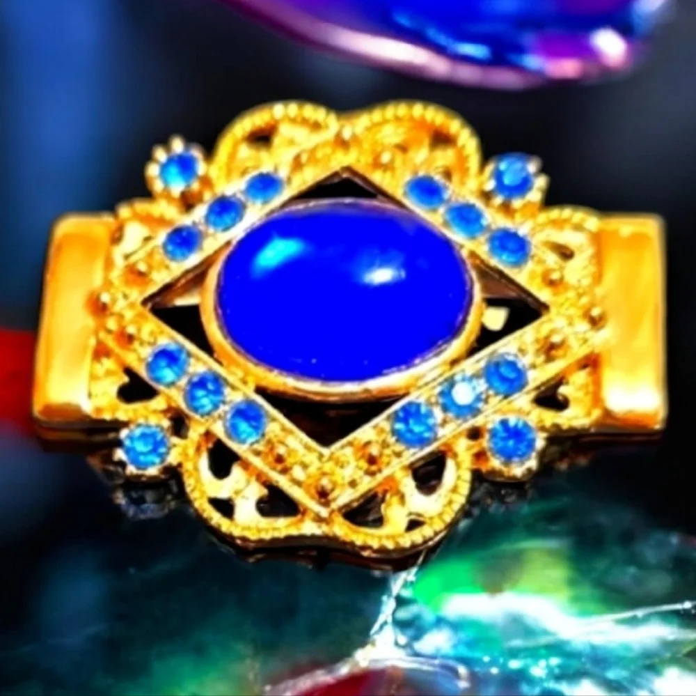 Elegant Gold and Blue Women's BROOCH VINTAGE W Stones
